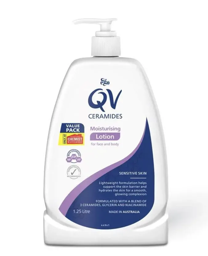 QV Ceramides Moisturising Lotion 1.25 公升泵瓶,瓶身有 Chemist Warehouse 超值組合標